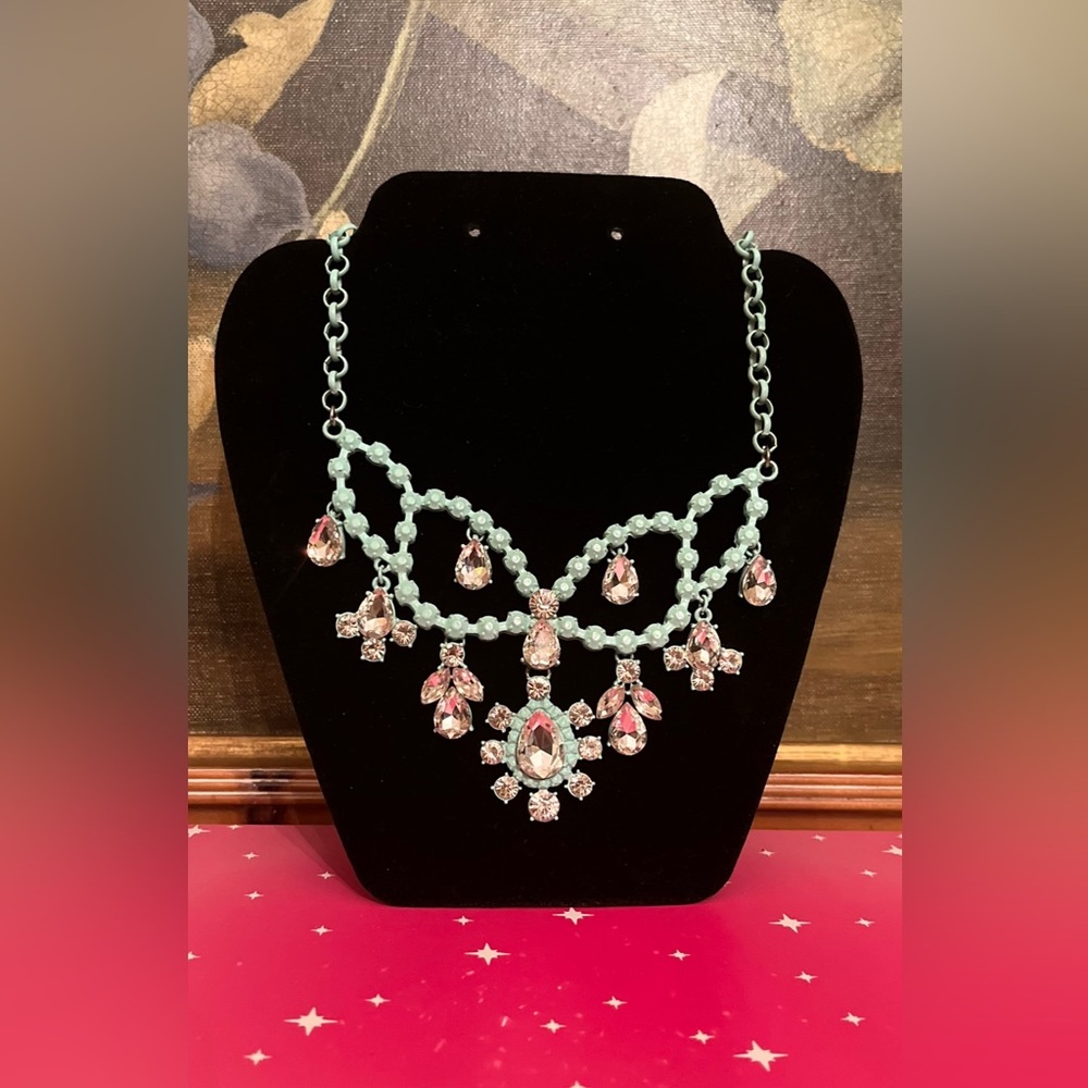 MINT GREEN CHANDELIER STYLED BIB NECKLACE.